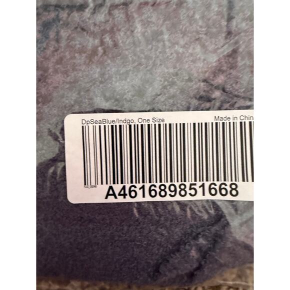 New Barefoot Dreams Cozy Beanie in Smoky Gray Flecked Plush Fabric - Picture 4 of 7